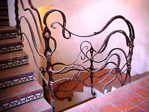 关于西班牙风格-龙亮的设计师家园:雨季不再来