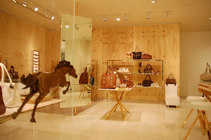 求够服装专柜-上海金首匠展示道具有限公司的